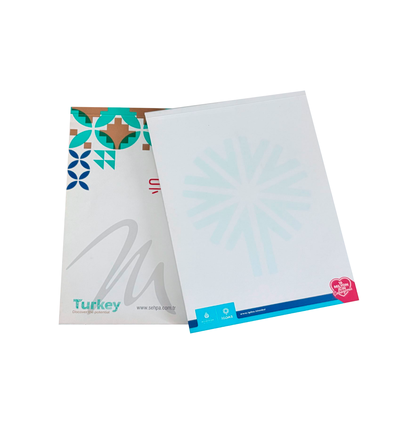 دفتر ملاحظات بغلاف مزين بتاج